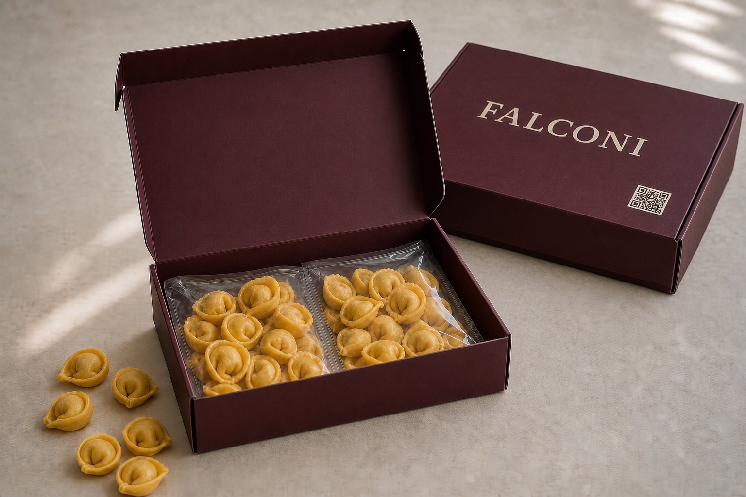 Concept del packaging Falconi con tortellini freschi refrigerati in confezioni protettive